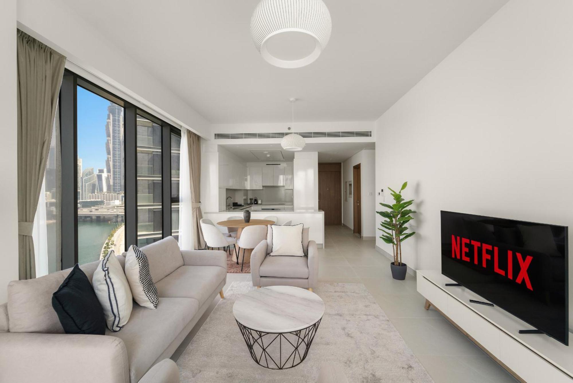Apartment Vayk - Stylish Canal-front 2br With Maid's