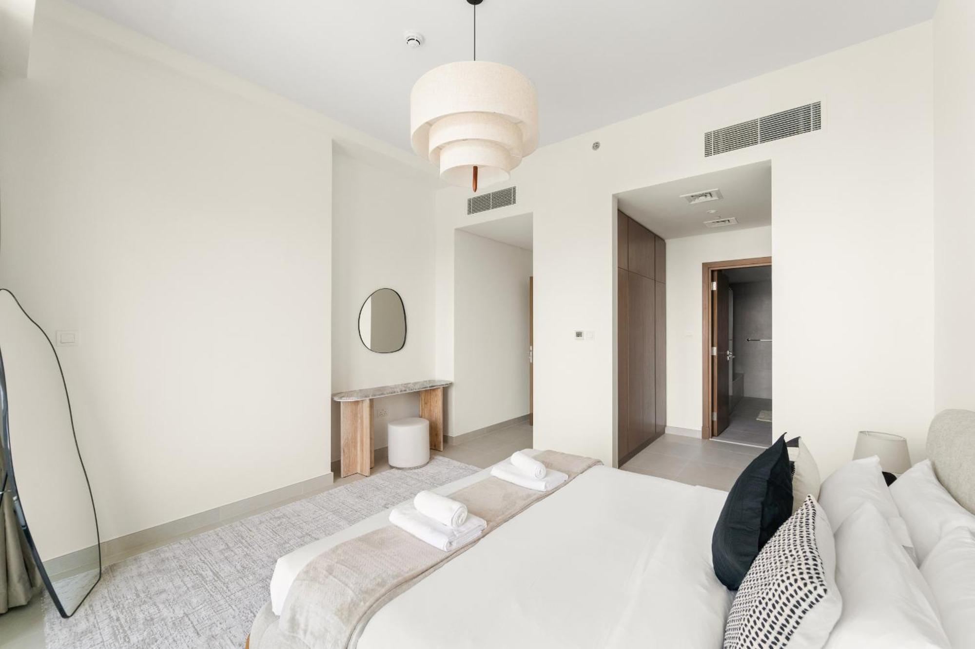 Vayk - Stylish Canal-front 2 Bd Maid In Al Wasl