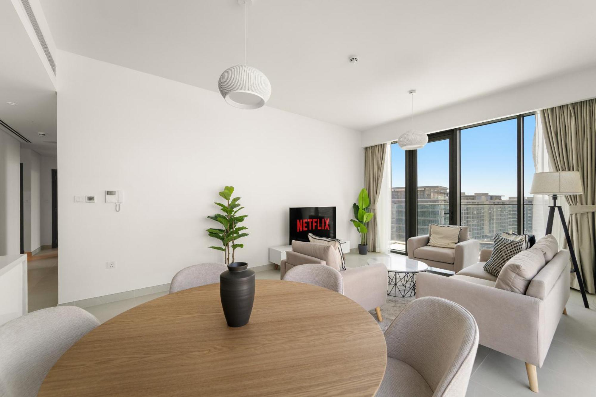 Vayk - Stylish Canal-front 2 Bd Maid In Al Wasl *